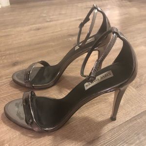 Size 10 Steve Madden Pewter heel, Model= Stecy